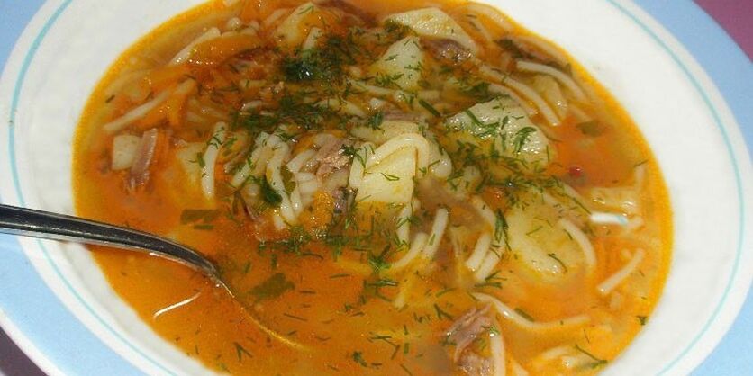 Курячий суп з картоплею та вермішеллю в раціоні людей, схильних до алергій