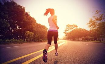 Спалювання жиру на ногах сприяє кардіотренування, наприклад біг